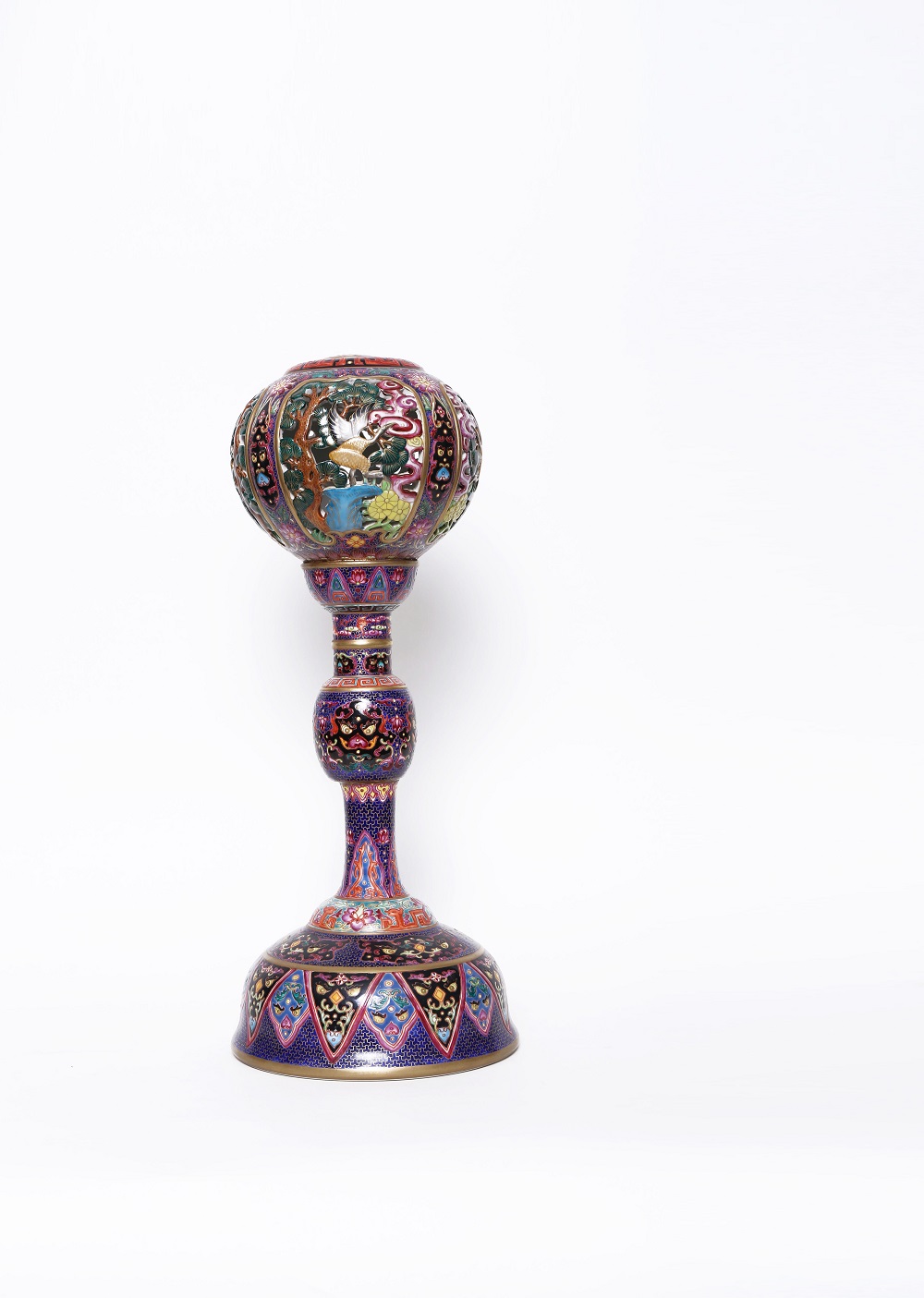 墨地粉彩描金开光镂空官帽架